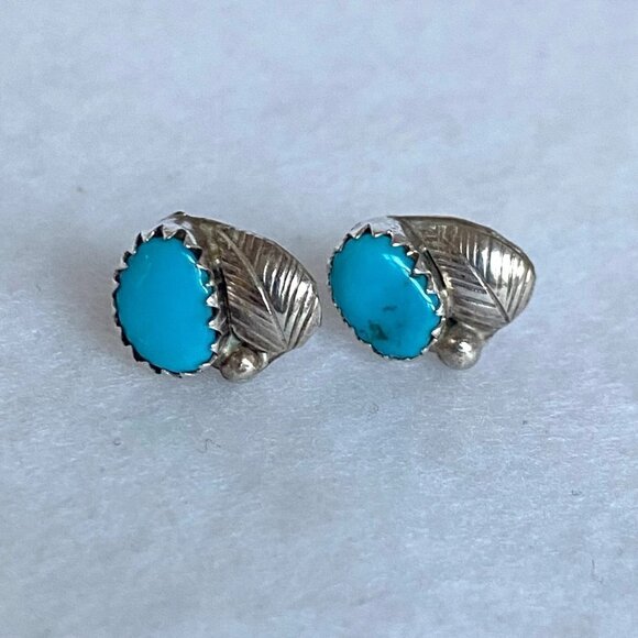 VTG Sterling Silver 925 Dainty Southwest Style Oval Turquoise Leaf Stud Earrings - Picture 4 of 16